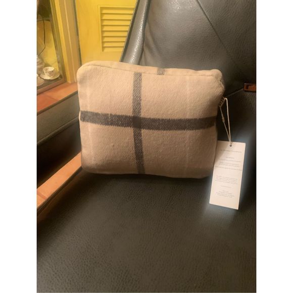 NWT Beis Throw Packable Poncho Coat in Plaid - One Size - Picture 7 of 8